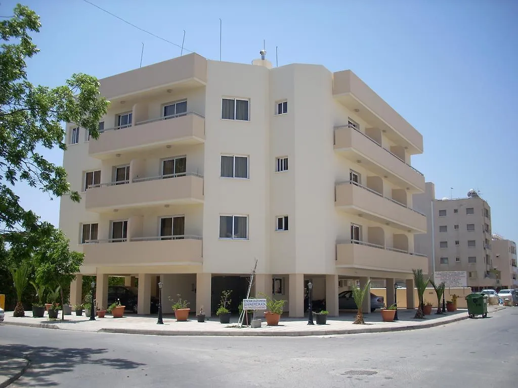 מלון דירות לרנקה Elysso Apartments