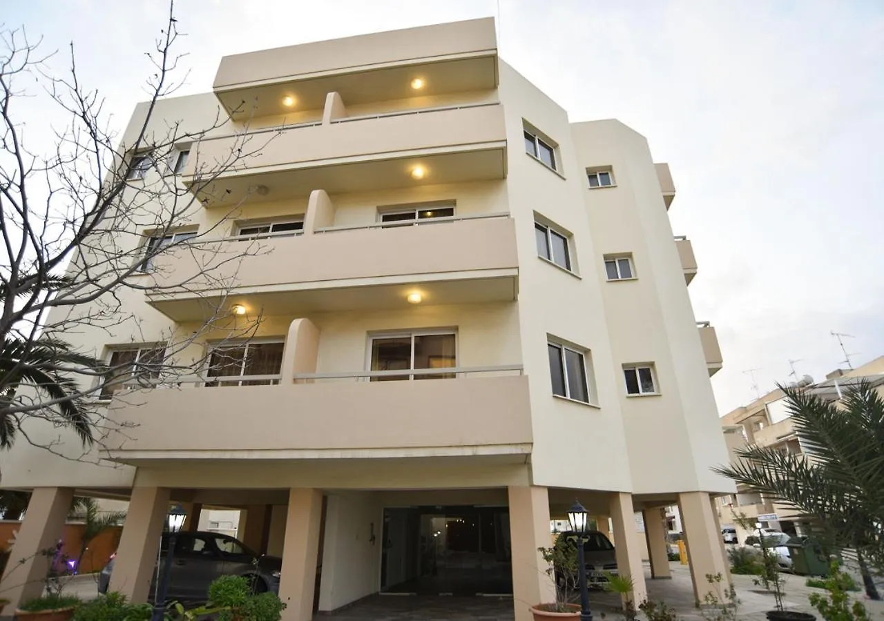 לרנקה Elysso Apartments 2*,  קפריסין