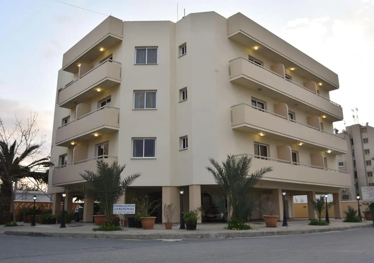 לרנקה Elysso Apartments קפריסין